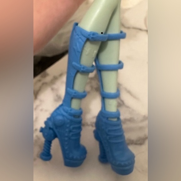 MONSTER HIGH - Frankie Stein with “Emoji” Dress - Picture 4 of 4